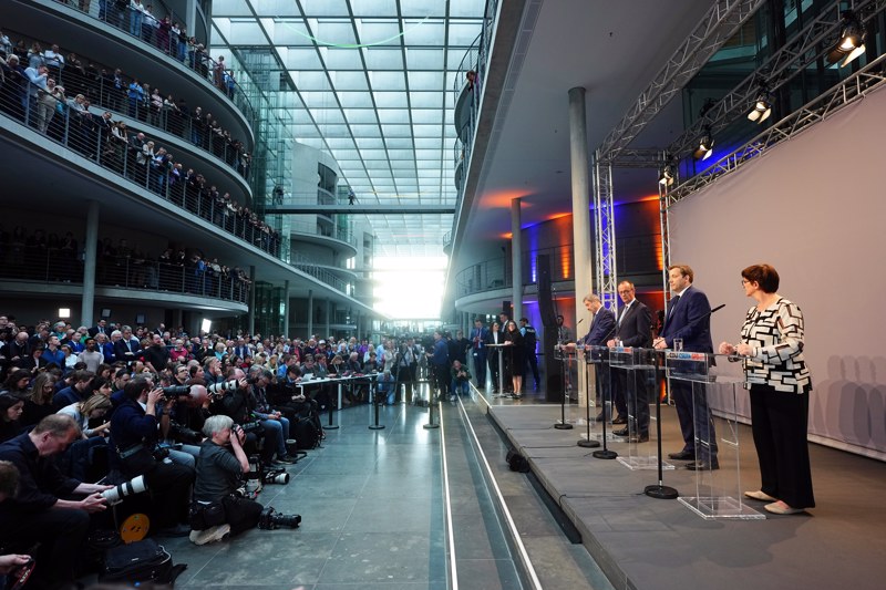 Rückblick 9. April 2025: In einer Pressekonferenz mit Markus Söder, Friedrich Merz und Saskia Esken versprach Lars Klingbeil: Die Faxgeräte müssen weg! Oder waren seine Worte nur ein Bluff?
