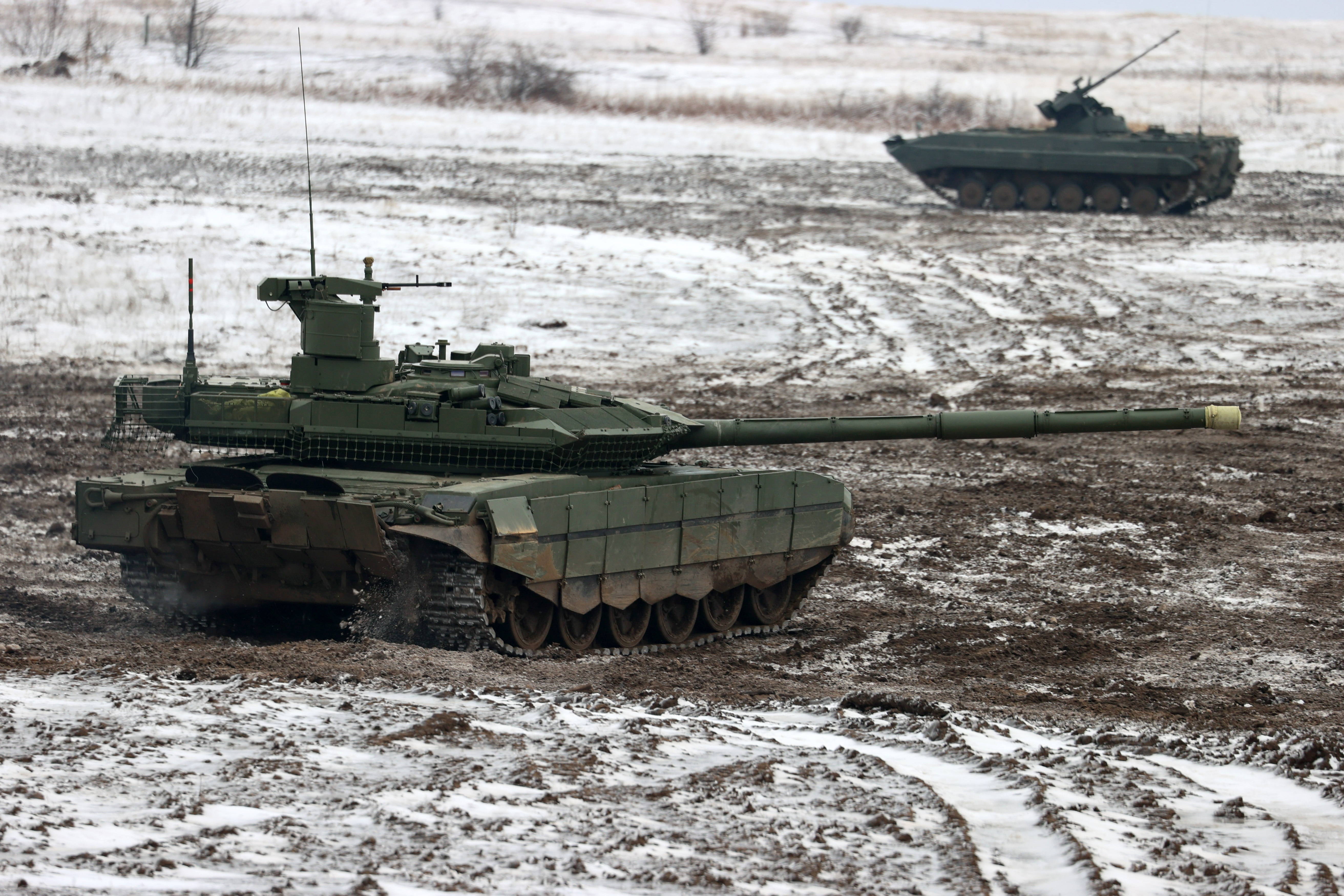 In der Ost-Ukraine sind die Fronten weiter verhärtet. Im Bild: T-90-Panzer der Russen