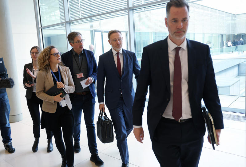 FDP-Chef Lindner und Fraktionschef Dürr konnten die Reihen in der FDP nicht schließen –&nbsp;und verlieren damit Vertrauen beim Wähler