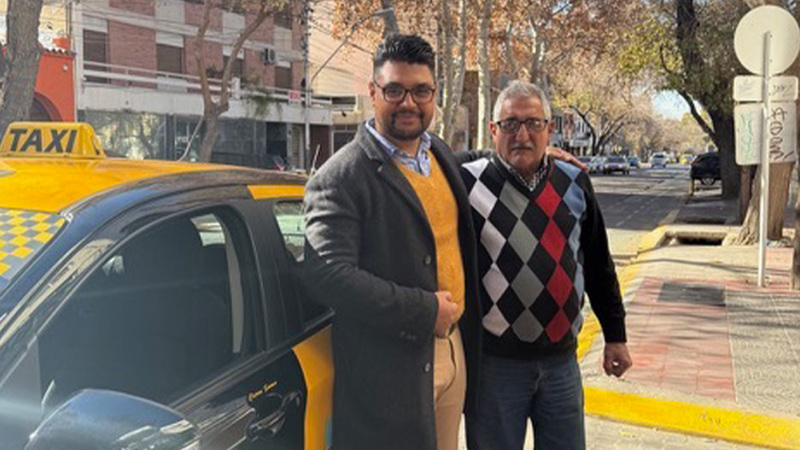 Autor Diego Faßnacht und Taxifahrer Carlos