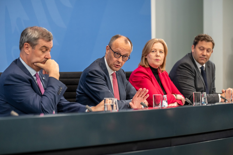Inzwischen debattiert die Koalition nur noch darüber, wer künftig wie viel mehr bezahlen muss. Trotz Rekordeinnahmen kämpft der Staat mit einem Defizit. Das Mega-Schuldenpaket kommt oben drauf.