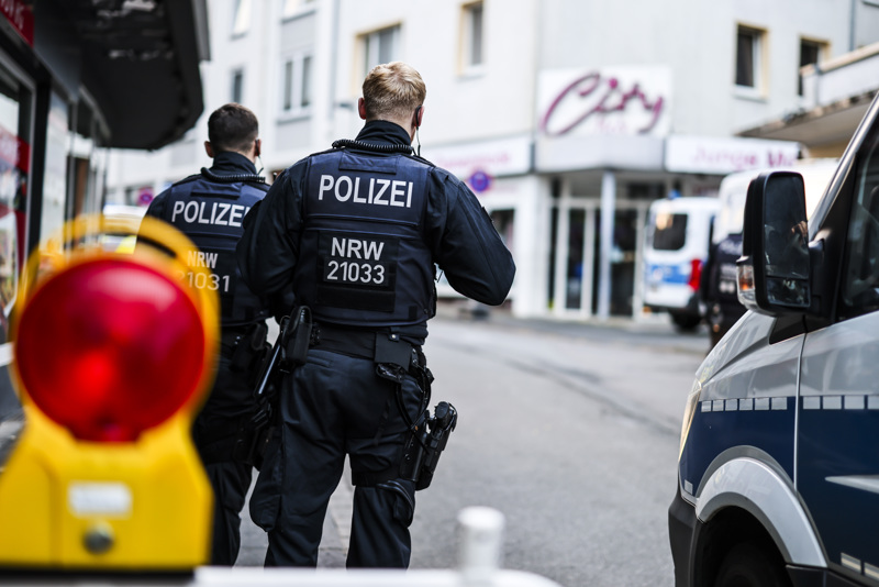 Polizisten in der nordrhein-westfälischen Innenstadt.