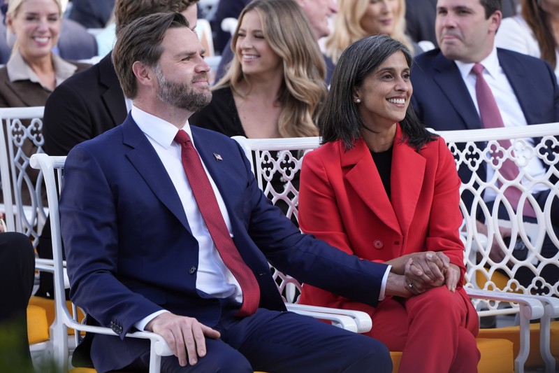 US-Vizepräsident JD Vance nahm an der Zeremonie mit seiner Frau Usha teil.