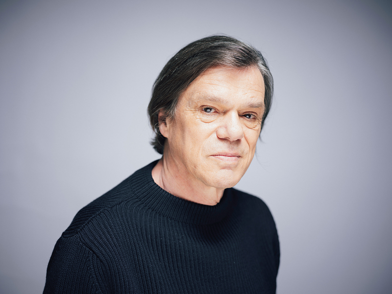 Matthias Heine wuchs in Braunschweig auf, studierte dort Germanistik und Geschichte und lernte dann das Handwerk des Journalisten bei der Braunschweiger Zeitung.