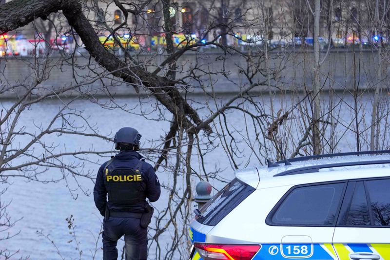 Die Polizei sperrte die Straßen rund um die Universität ab.