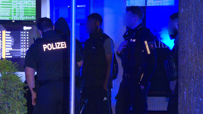 Ein Großaufgebot an Polizei konnte die Situation vor Ort beruhigen.