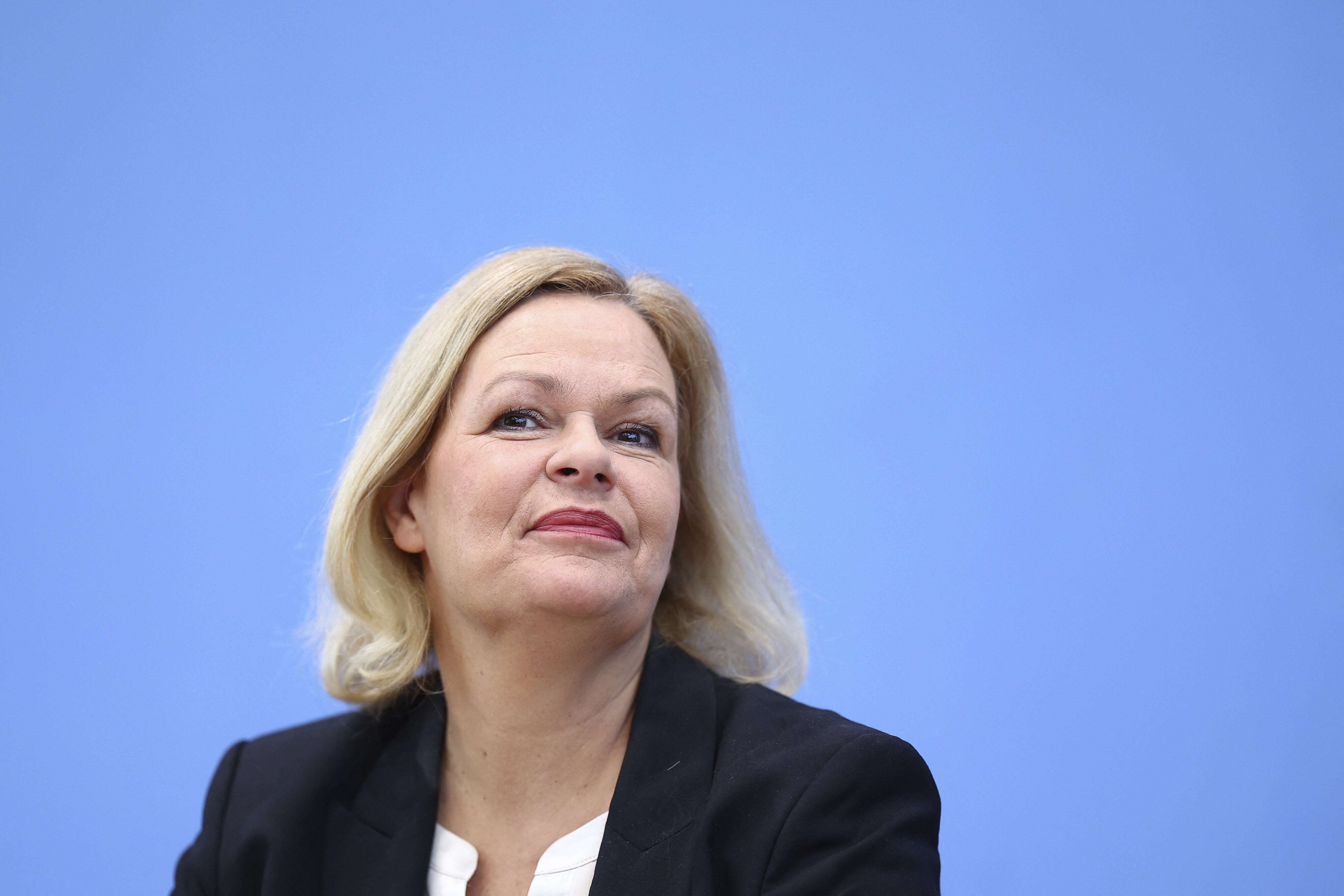 Nancy Faeser bei der Vorstellung der Polizeilichen Kriminalstatistik 2023 in Berlin. Realitäten wie islamistischer Messer-Terror passen leider nicht in den Terminkalender.