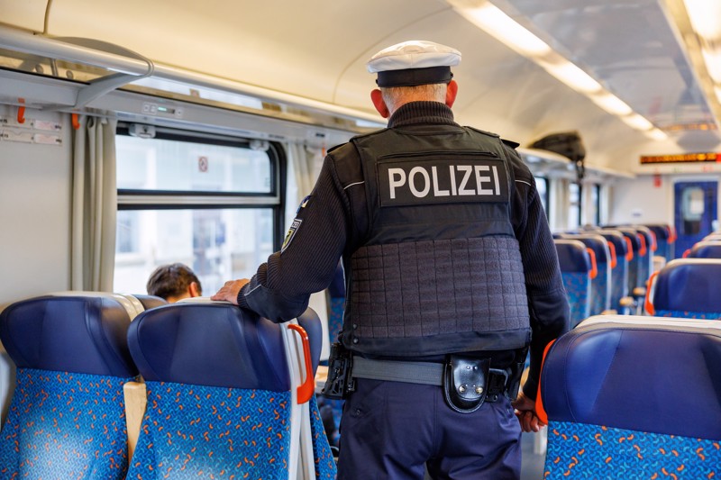 Die drei Somalier wollten per Zug nach Deutschland einreisen.