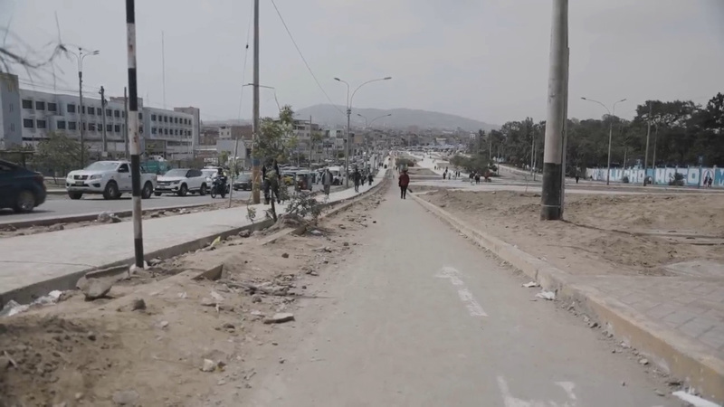 Keine Radfahrer in Sicht: NIUS wartete vor Ort drei Stunden und konnte nur vier Radfahrer zählen. Dafür nahmen zahlreiche Rollerfahrer und Fußgänger den Radweg in Anspruch.