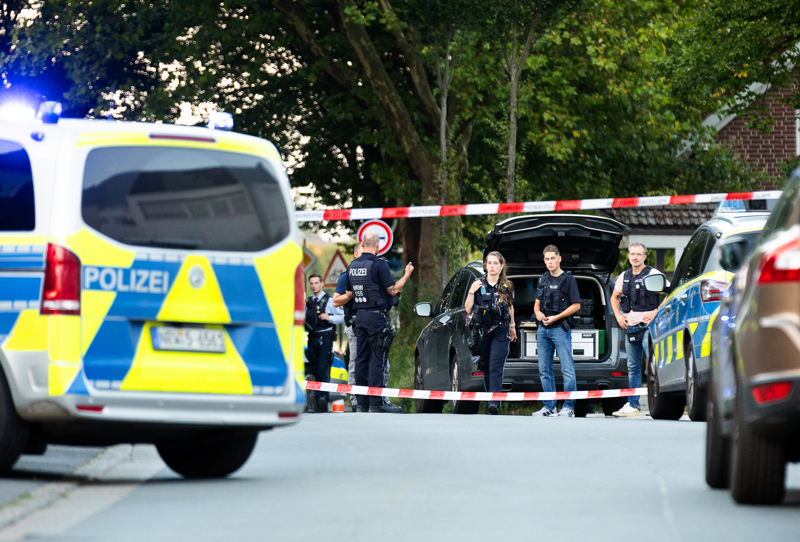 Einsatzkräfte der Polizei nach dem Vorfall in Recklinghausen.