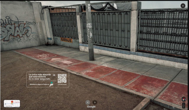 Mit einer Plakatkampagne macht sich sogar eine örtliche Versicherung über die Radwege lustig. Der Spruch: „Noch absurder als dieser Radweg ist, wenn man nicht versichert ist.“