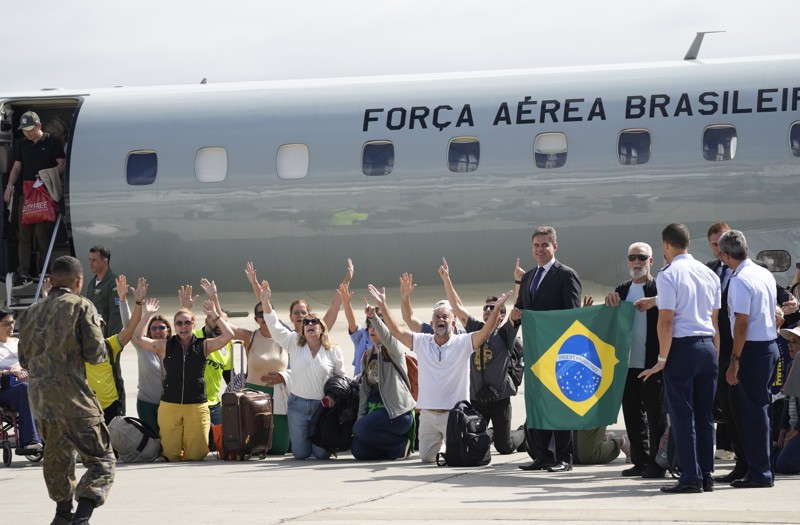 Aus Brasilien wurde eine Militärmaschine entsand, um Staatsbürgern die Heimreise zu ermöglichen.