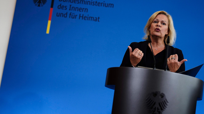 Faesers Ministerium geht auf Abstand zur Ausforsch-Studie.