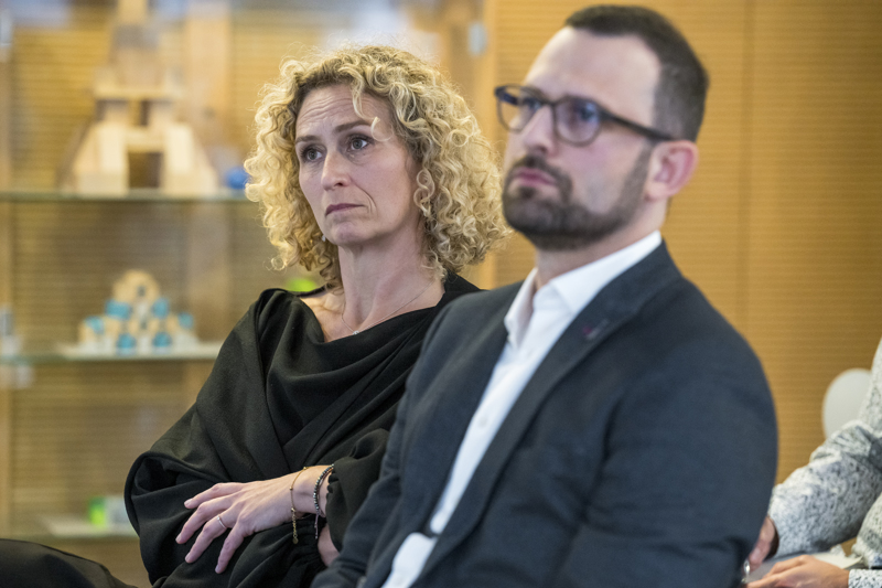 Stefanie Frieß (l), HABA Geschäftsleitung für Vertrieb & Marketing, und Mario Wilhelm (r), HABA Geschäftsführer