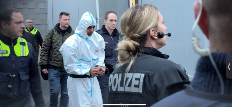 Der Afghane auf dem Weg zum Haftrichter.