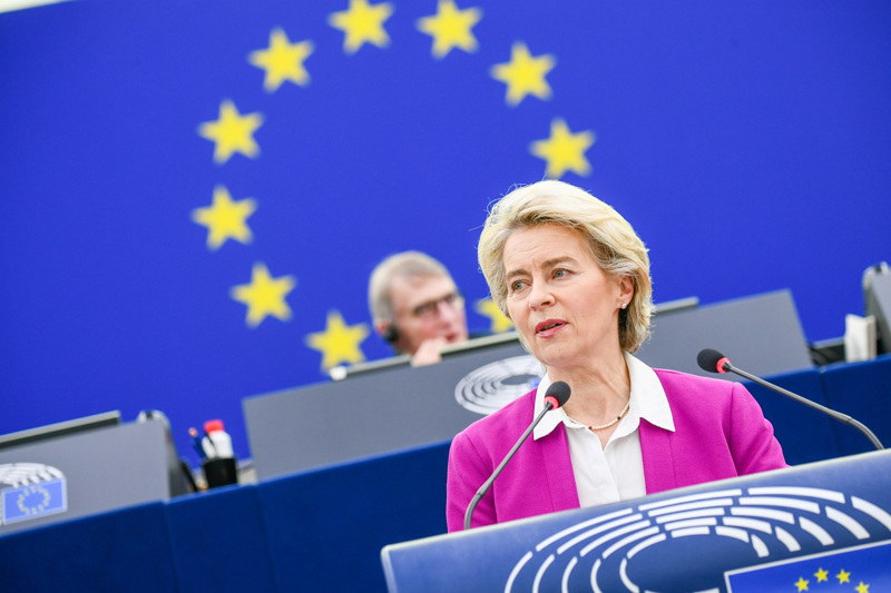 Ursula von der Leyen rückt der Autoindustrie einen kleinen Schritt näher