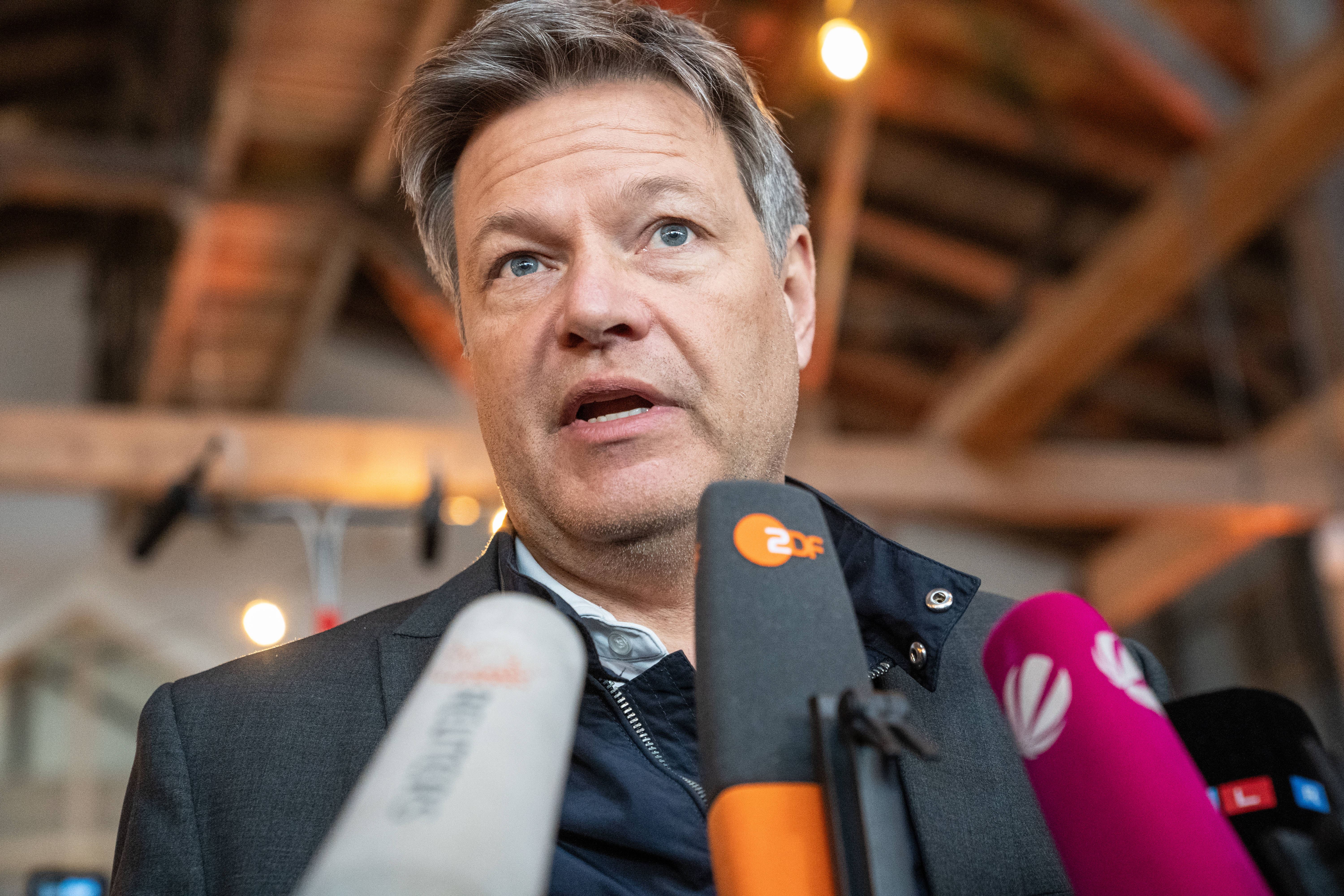 Auch Wirtschaftsminister Robert Habeck spricht sich nun für eine „Aufarbeitung“ aus.
