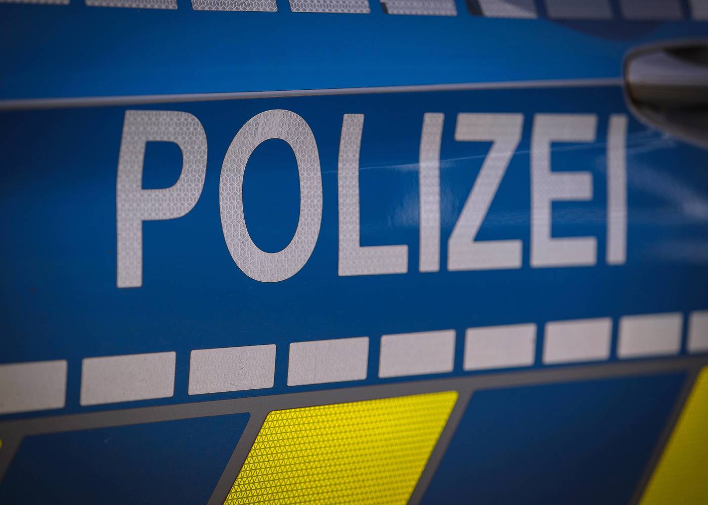 Nach Überfall in Köln: {{*Polizei erschießt Messer-Angreifer*}} | NIUS.de