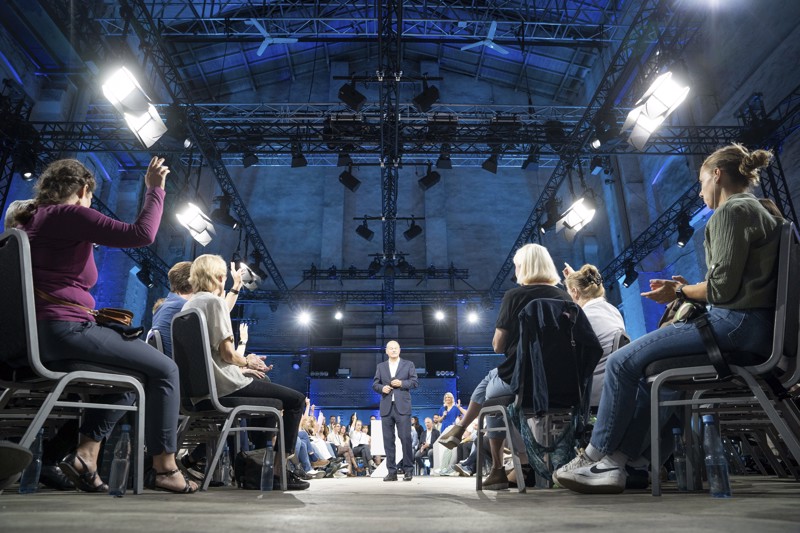 Etwa 150 Menschen konnten sich beim Weser-Kurier und bei Radio Energy für einen Platz beim Bürgergespräch bewerben.