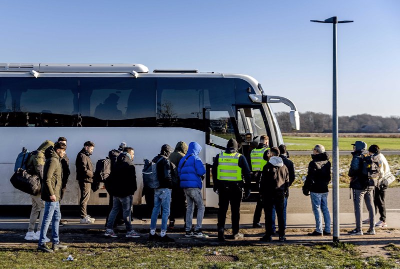 Flüchtlinge im niederländischen Registrierungszentrum in Ter Apel.