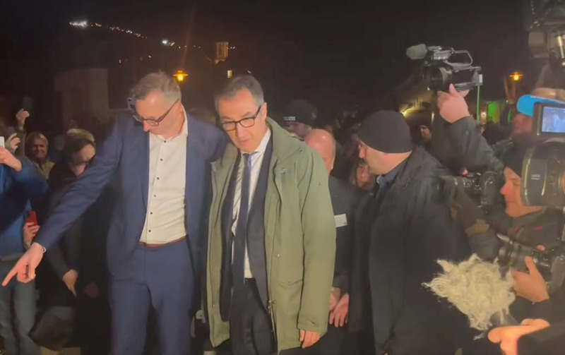 Özdemir wurde gestern in seine heimat Baden-Württemberg ausgepfiffen und mit „Hau ab!“-Rufen begrüßt.