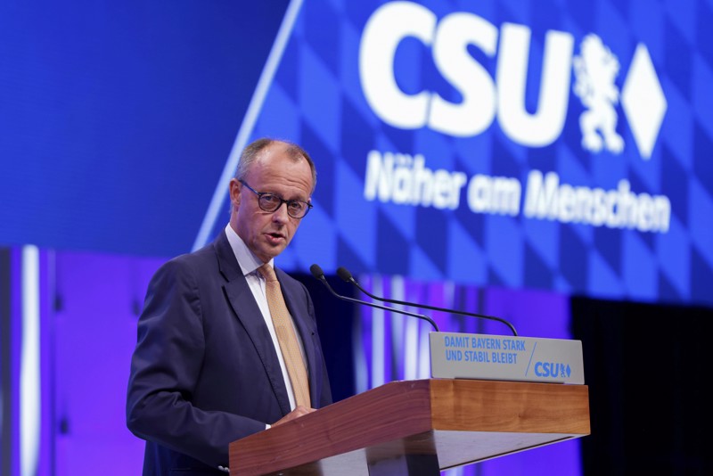 Merz sichert den Ampel-Parteien, die in der Migrationspolitik handeln wollen, seine Unterstützung zu.