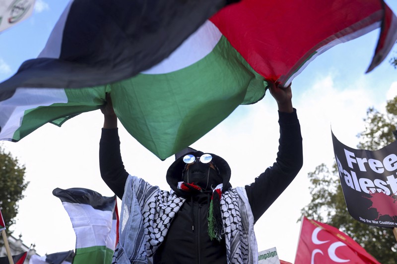Unklar ist, warum sich die Hamas-Sympathisanten maskierten, wenn der Protest doch nur friedlich erfolgen soll.