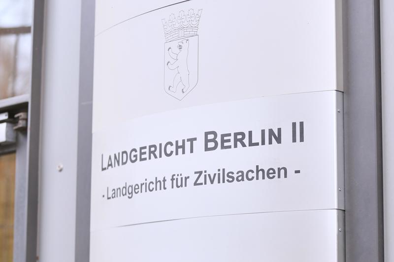 Die Zivilklage wurde ohne mündliche Anhörung vorm Landgericht Berlin behandelt.