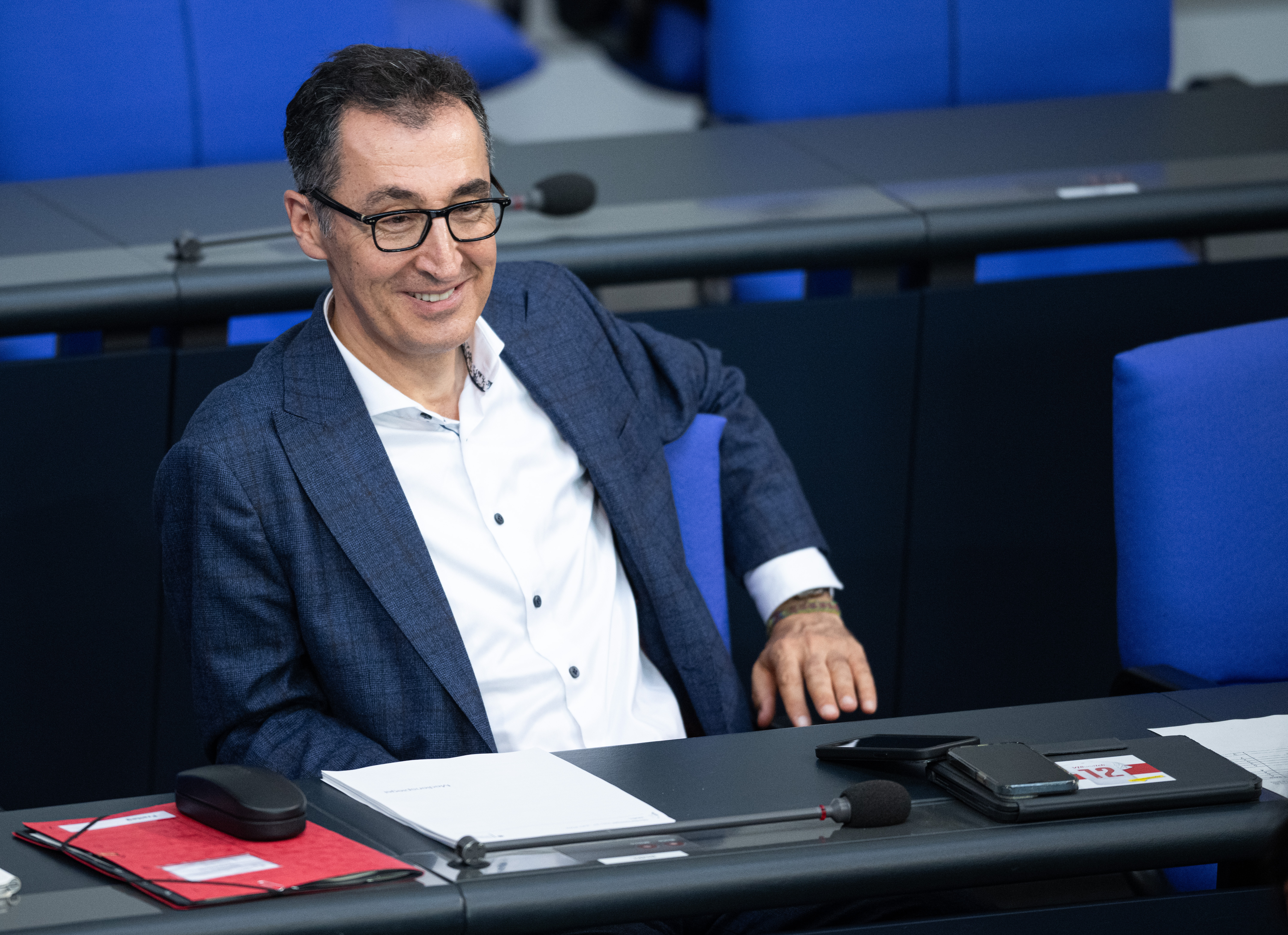 Cem Özdemir versteht nicht, dass Bürger eine Steuererhöhung durchaus bemerken.