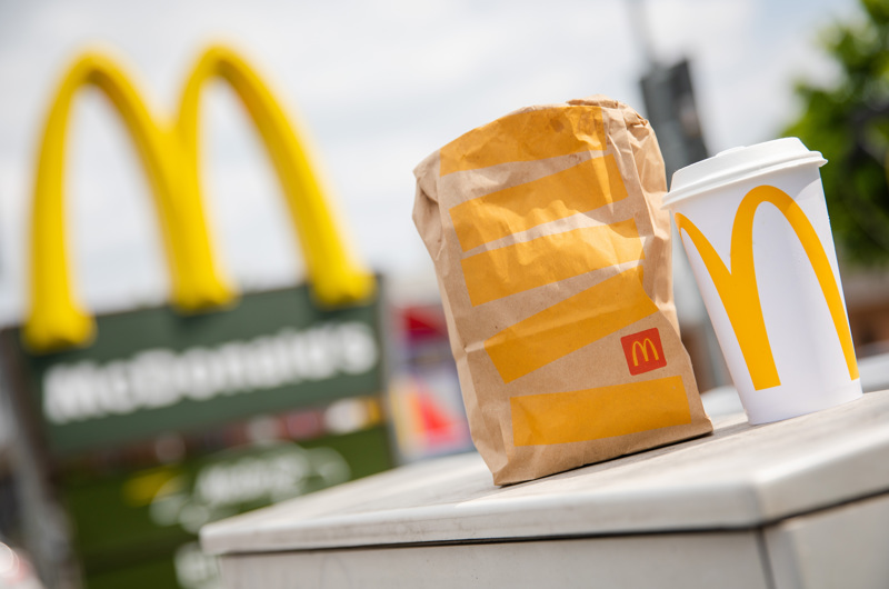 Fast-Food-Ketten wie „McDonald’s“ oder „Burger King“ sind besonders von den neuen Regeln betroffen. Für sie gelten die Regeln für den Verzehr im Haus genauso wie beim Außerhaus-Verkauf.