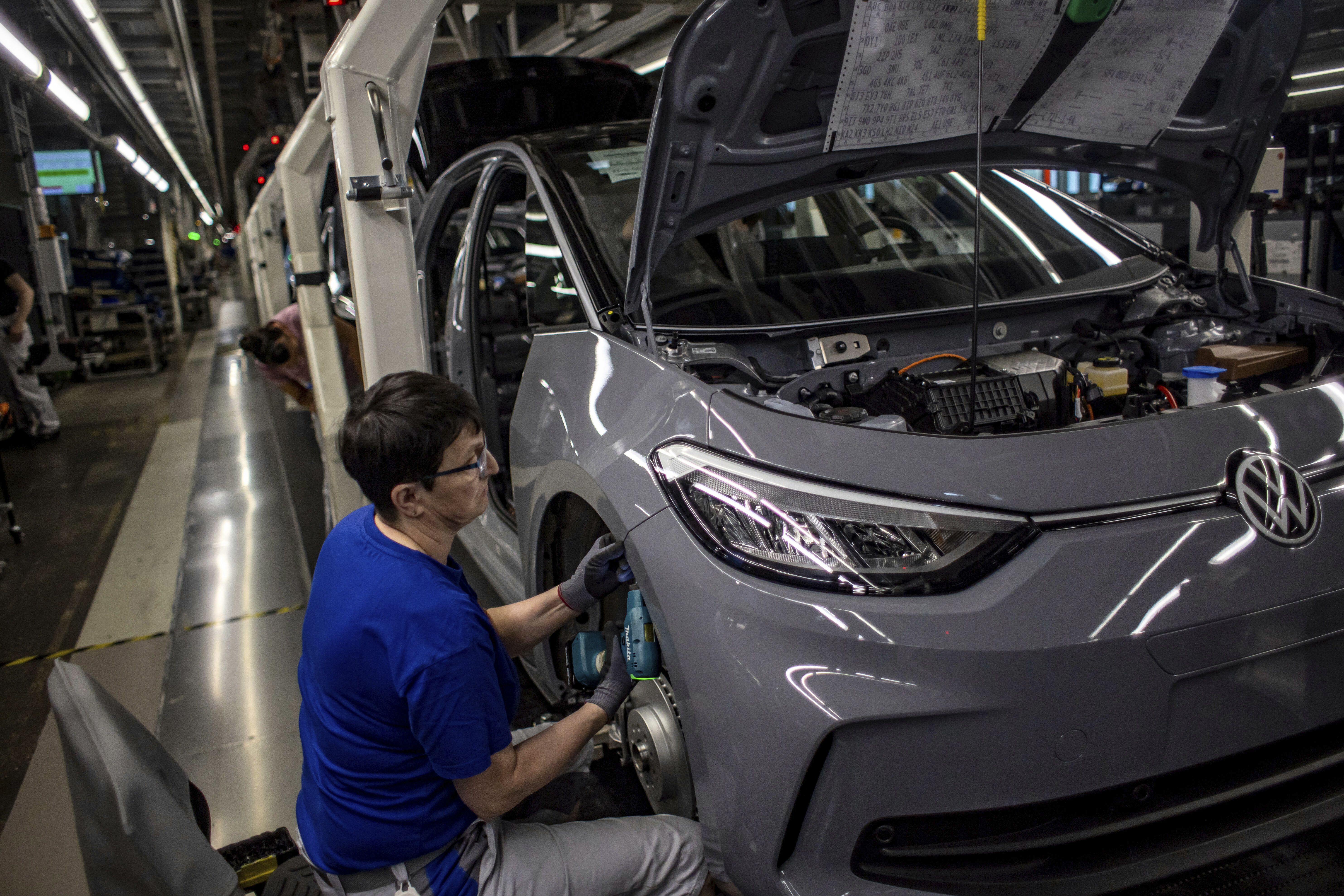 In dem VW-Werk Zwickau werden VW ID.3, ID.4, ID.5 und der Audi Q4 e-tron sowie der Cupra Born produziert. Allesamt elektrisch. Kürzlich wurde ebendort ein Stellenabbau angekündigt.