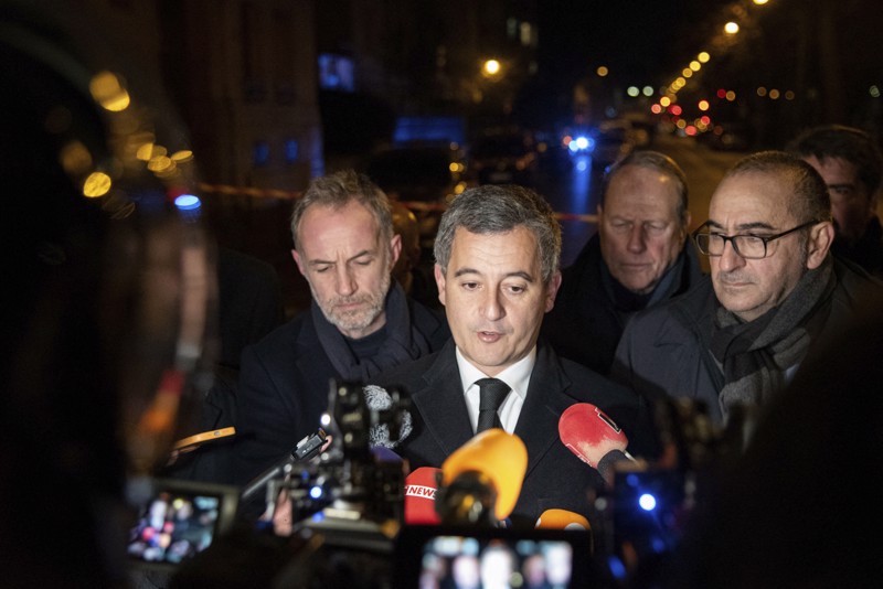 Der französische Innenminister, Gerald Darmanin, am Abend der Tat.