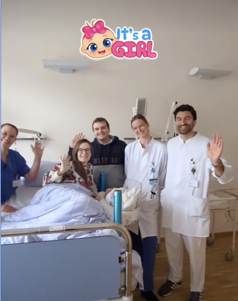 Das Klinikum Karlsruhe gratulierte dem Ehepaar Pressl zur Geburt.