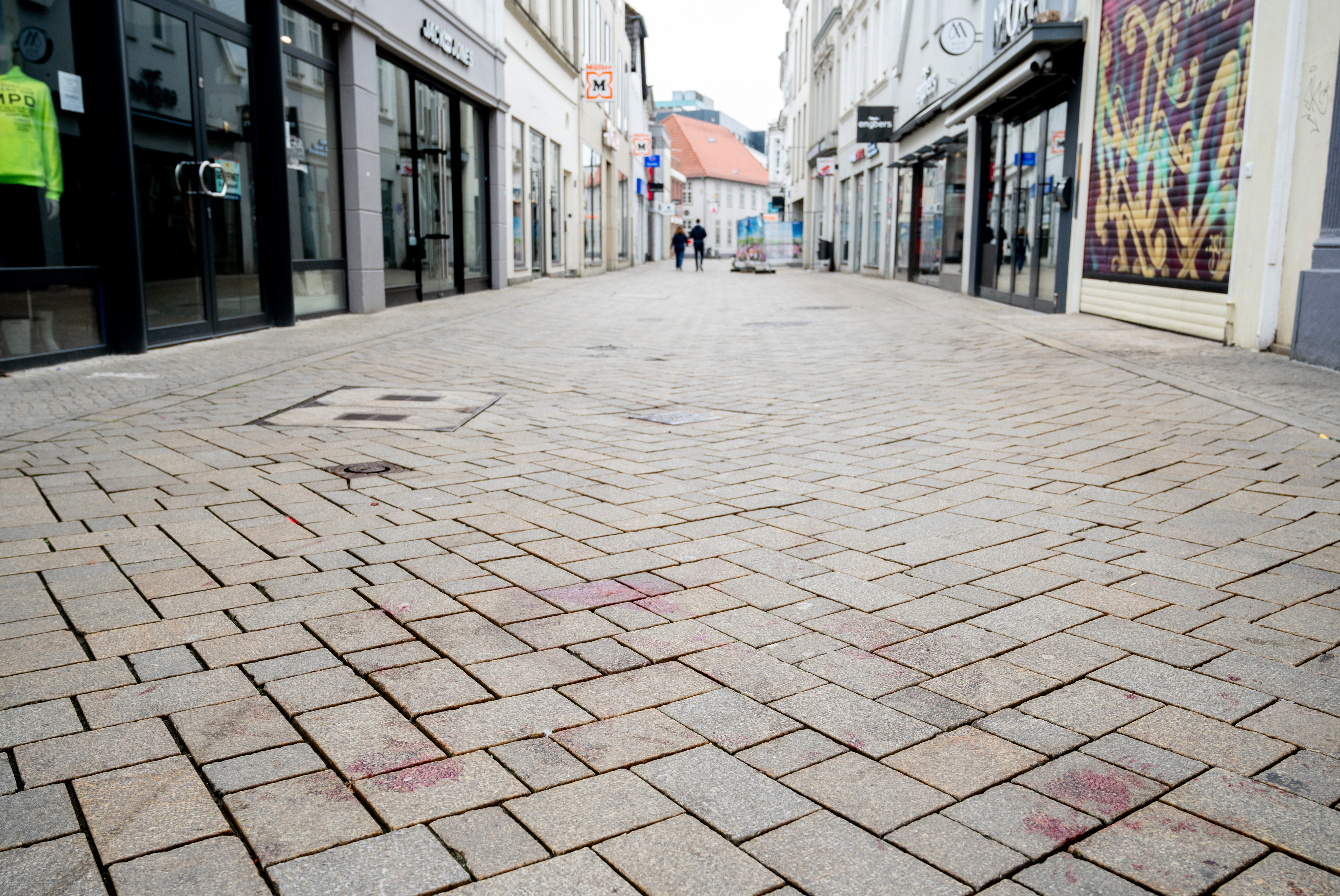 Blutflecken auf dem Pflaster der Achternstraße in Oldenburg