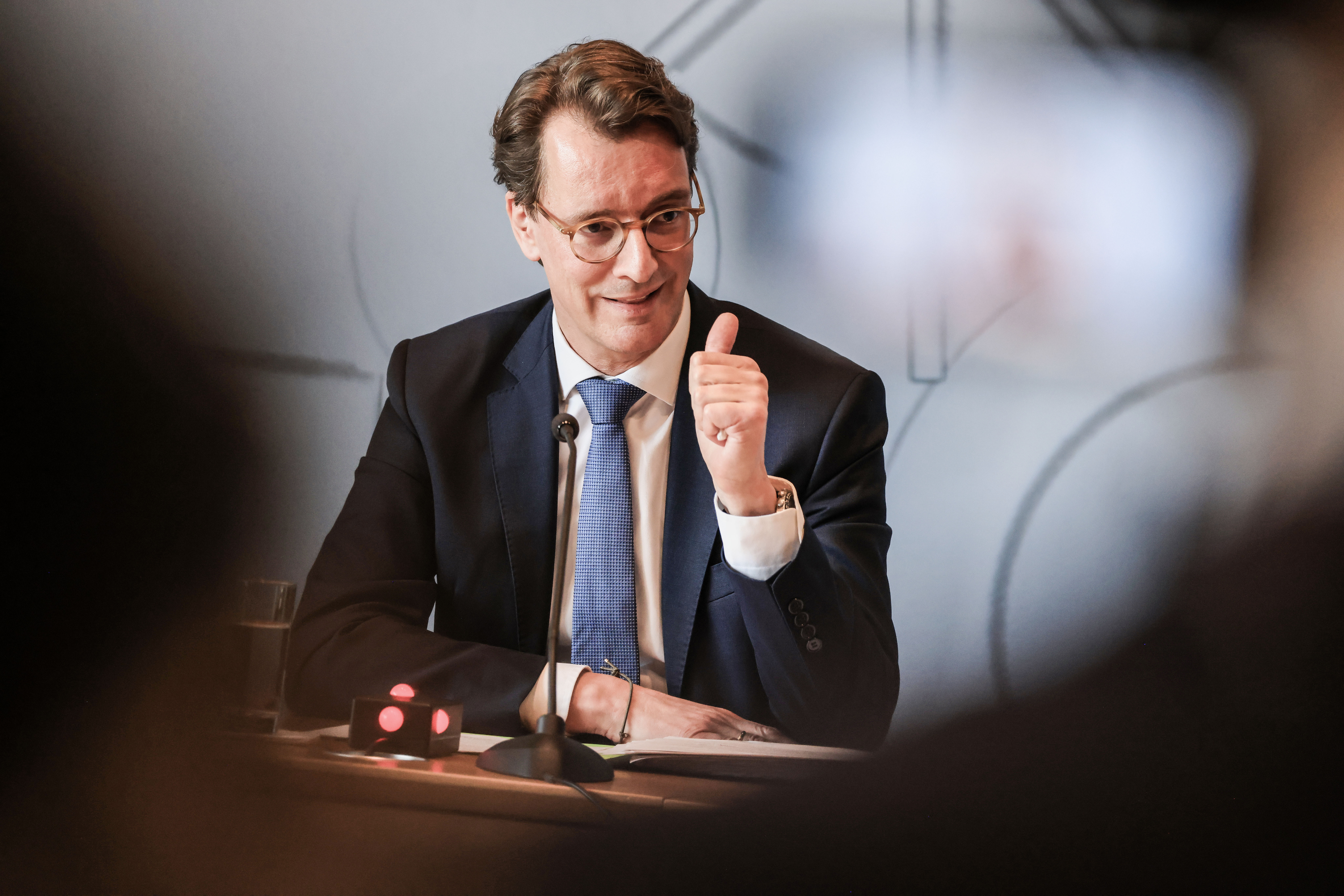 Nordrhein-Westfalens Ministerpräsident Hendrik Wüst (CDU) kann sich eine Koalition mit den Grünen auch im Bund vorstellen.