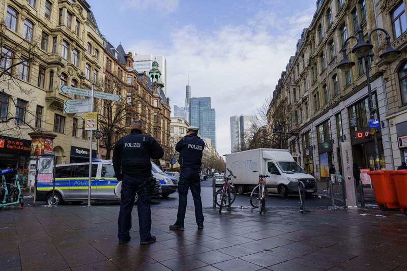 Das Frankfurter Bahnhofsviertel ist als „No-go-Area“ bekannt für Drogen, Gewalt und Kriminalität.