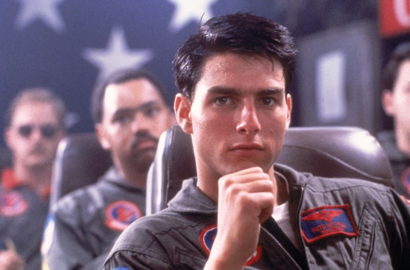 Tom Cruise als Maverick: ein Mann, ein Jet, ein Ego – und plötzlich sah die US-Navy aus wie ein Musikvideo mit Fluglizenz.