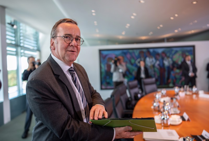 Wie viele Faxgeräte hat eigentlich die Bundeswehr? „Eine Gesamtstatistik im Sinne Ihrer Fragestellung liegt nicht vor“, erklärt das zuständige Ministerium von Boris Pistorius und legt damit einen Schleier über die Faxgeräte.