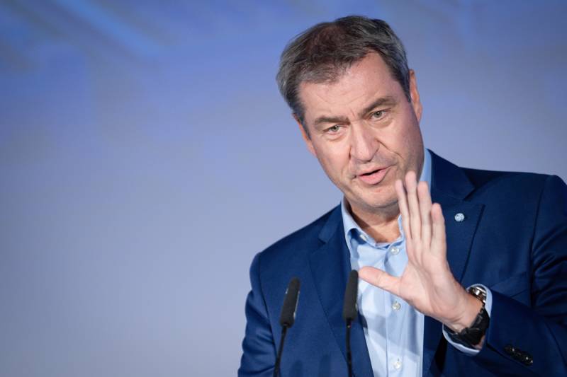 CSU-Chef Markus Söder hat einer Kooperation mit der AfD auch auf kommunaler Ebene eine deutliche Absage erteilt und ist damit klar auf Distanz zum CDU-Vorsitzenden Friedrich Merz gegangen.
