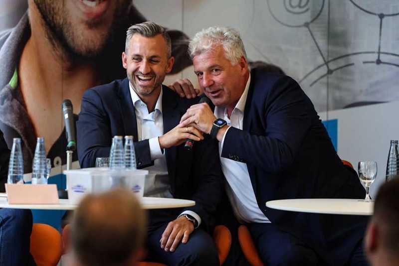 CDU-Fraktionschef Guido Heuer und AfD-Spitzenkandidat Ulrich Siegmund Schulter an Schulter bei einer Veranstaltung in Sachsen-Anhalt. Botschaft: Die Chemie stimmt!