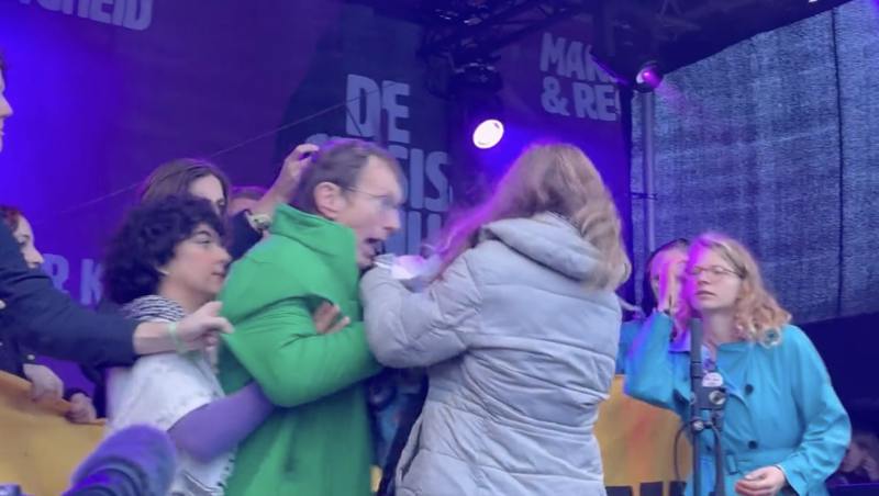Auf der Bühne kam es zu wildem Gerangel mit Greta.