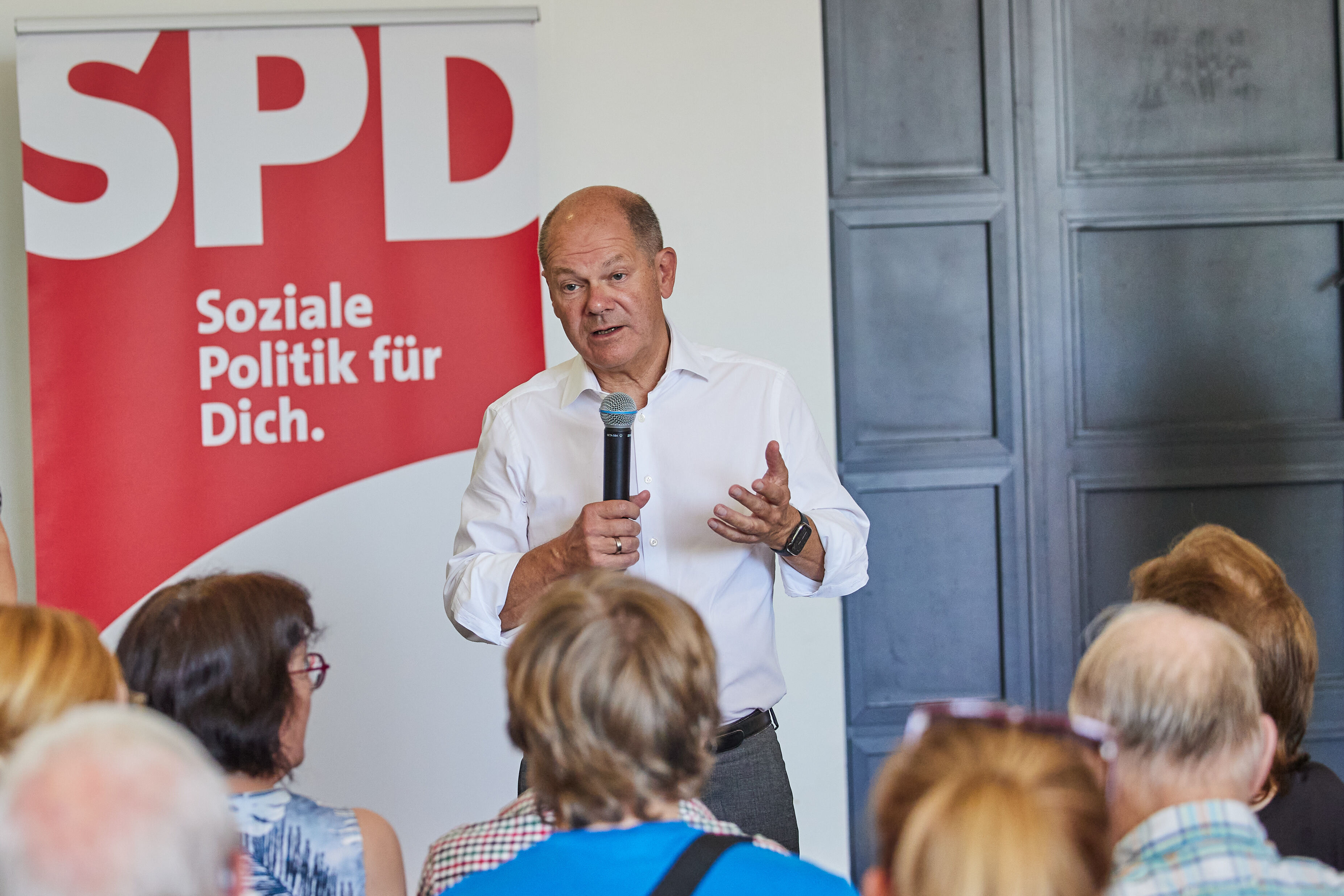 Bundeskanzler Olaf Scholz bei einem Auftritt im Rahmen seiner Sommerreise.
