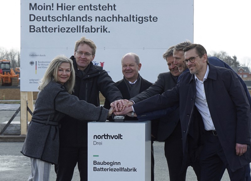 Noch im März feierten Daniel Günther, Olaf Scholz und Robert Habeck den Baubeginn des Northvolt Werkes. 