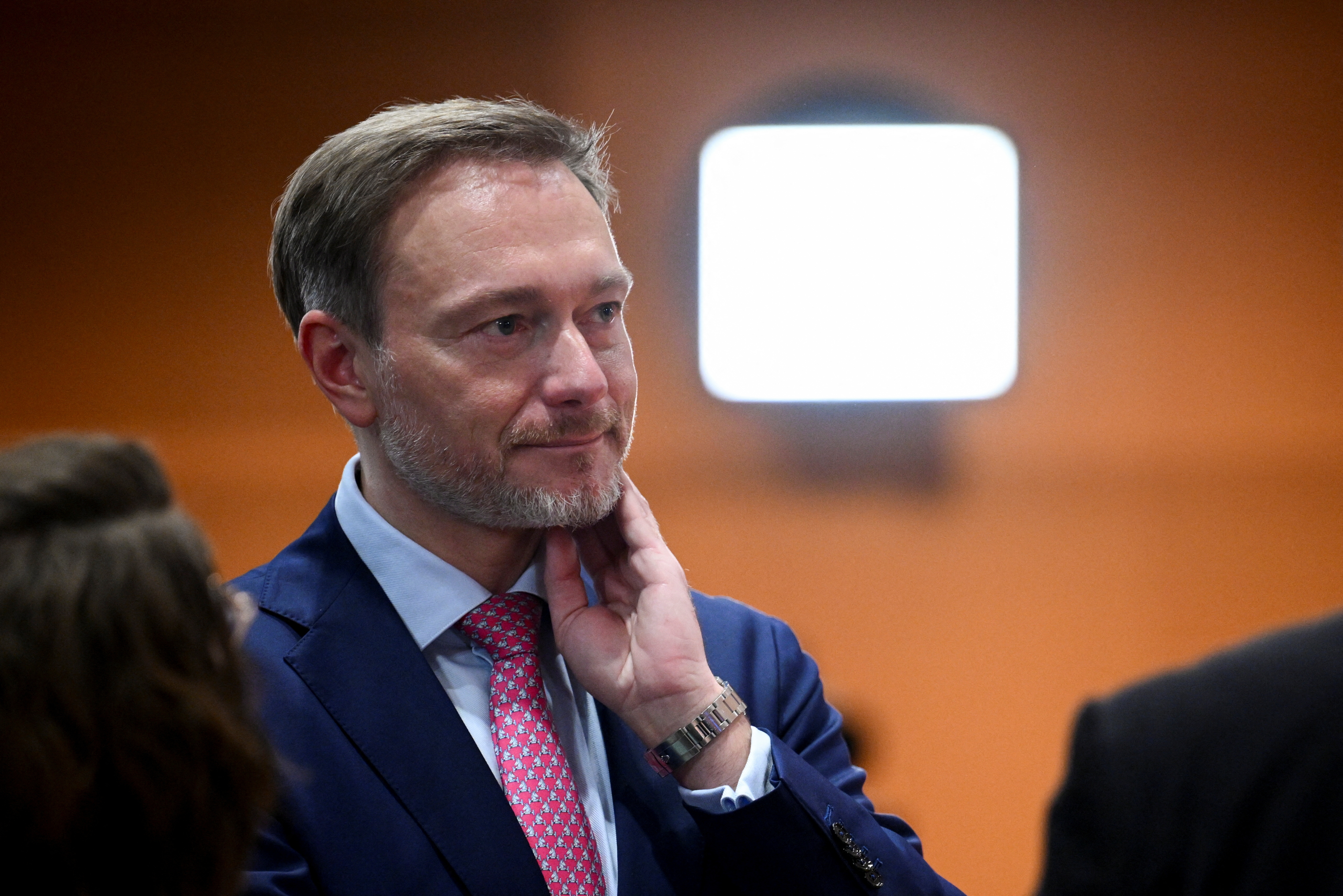 Lindner Kann Aufatmen: Knappe Partei-Mehrheit Entscheidet Für FDP ...