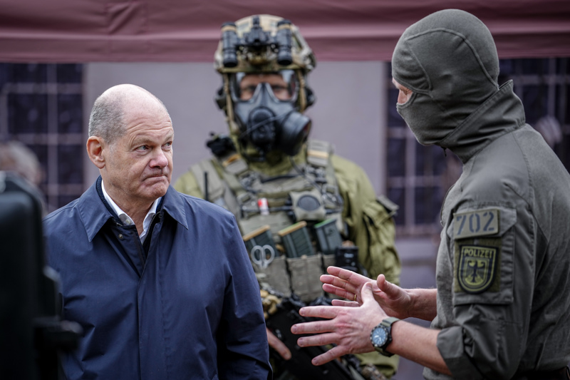 Bundeskanzler Scholz bei einem Besuch der Eliteeinheit im November 2023
