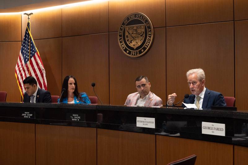  Dr. Peter McCullough im Senat in Arizona, 25. Mai 2023.