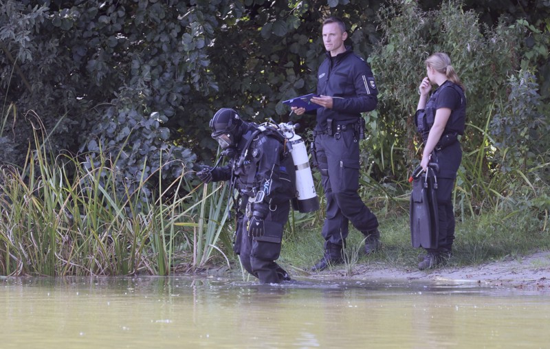 Zur Spurensuche kamen auch Taucher in Tatortnähe zum Einsatz.