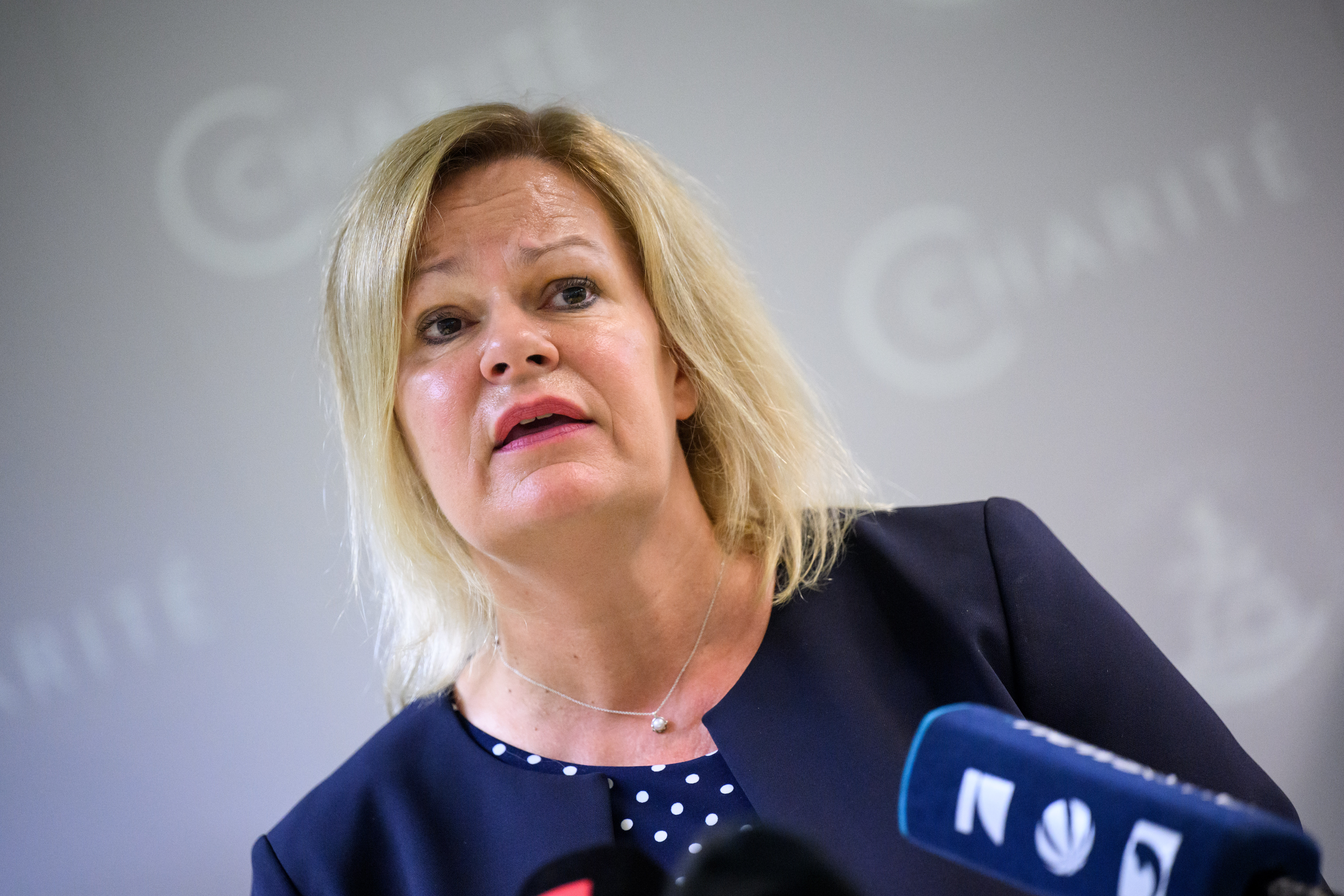 Bundesinnenministerin Nancy Faeser plant künftig auch Abschiebungen von Clan-Mitgliedern, die bis dato nicht straffällig geworden sind.