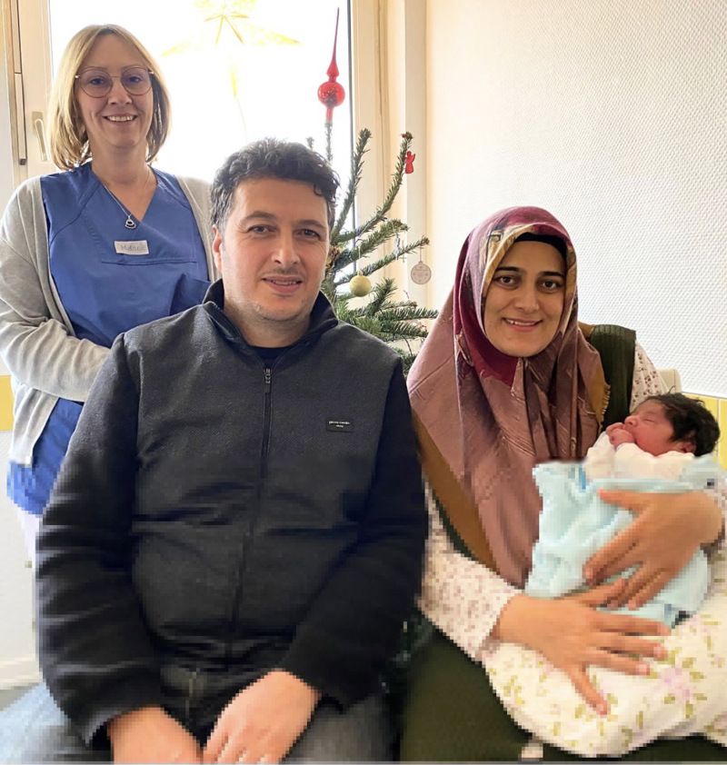 Im Hochwaldkrankenhaus Bad Nauheim war sie das offizielle Neujahrsbaby: Betul Mira, die pünktlich zum errechneten Termin um 2:02 Uhr mit 3.518 Gramm und 51 Zentimetern das Licht der Welt erblickte.