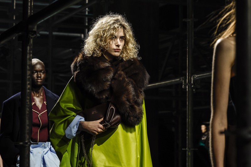 Prada Herbst/Winter 2025 auf dem Laufsteg der Mailänder Fashion Week